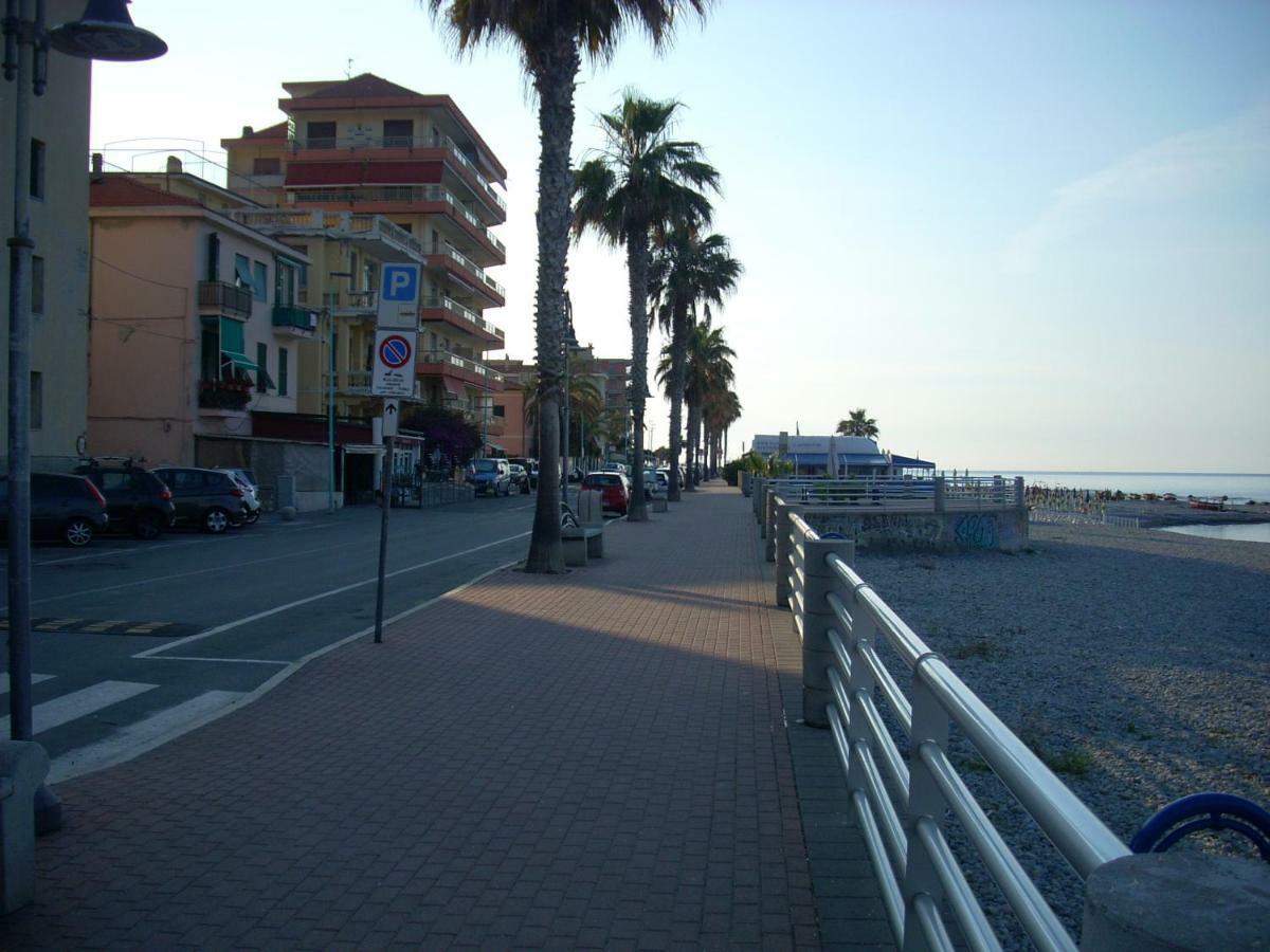 Appartamento Al Mare Di Ventimiglia Exterior foto