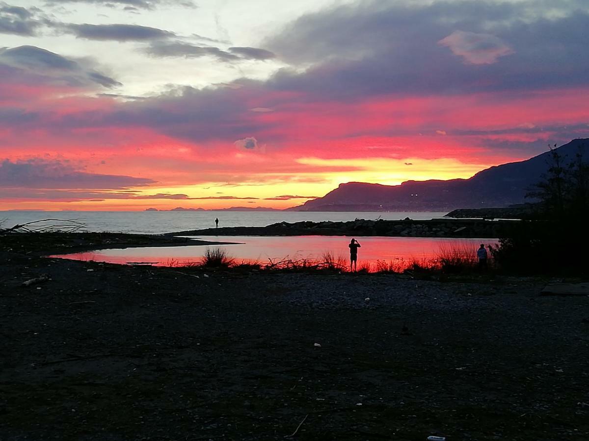 Appartamento Al Mare Di Ventimiglia Exterior foto